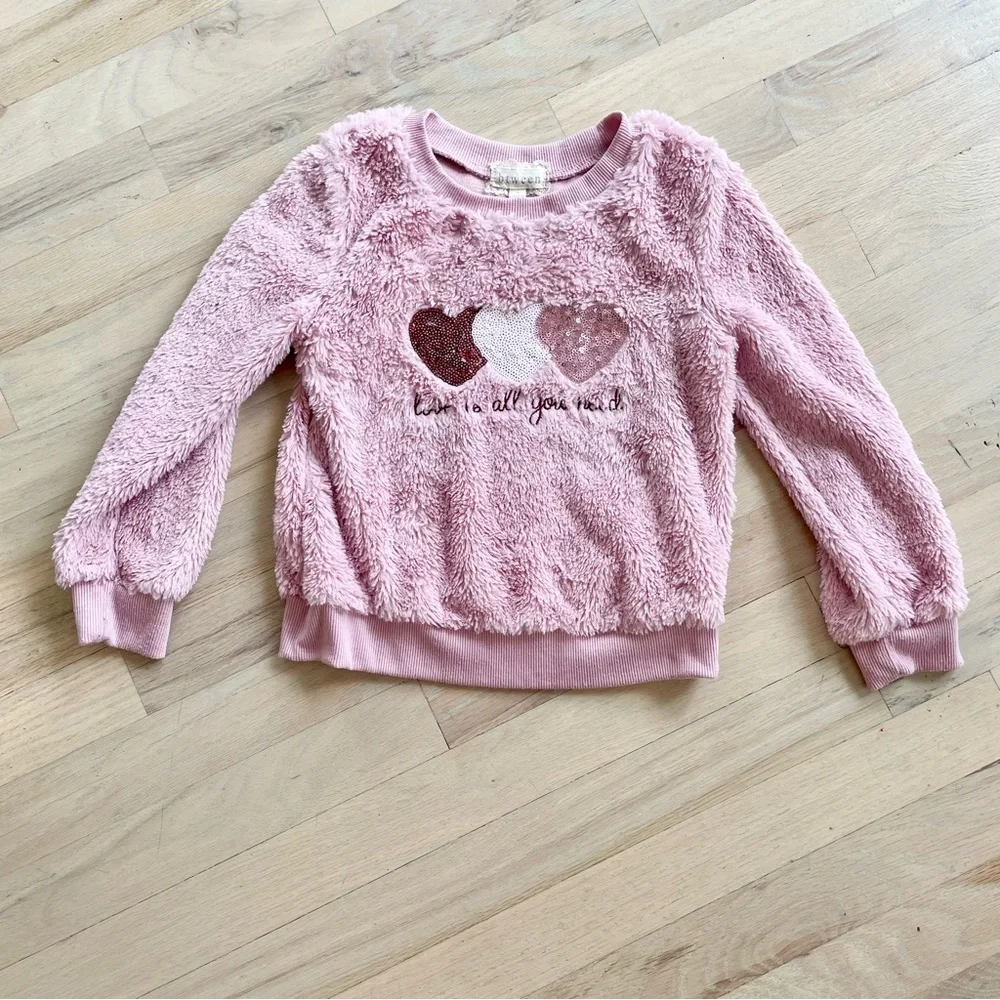 Btween Sweater “love is all you need” | Size: 6 - Picture 1 of 6